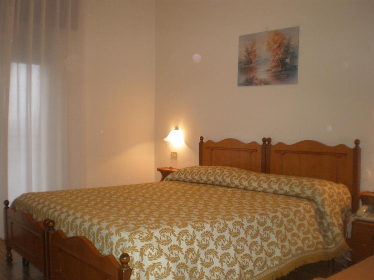 Amelia Hotel Momigno Екстериор снимка
