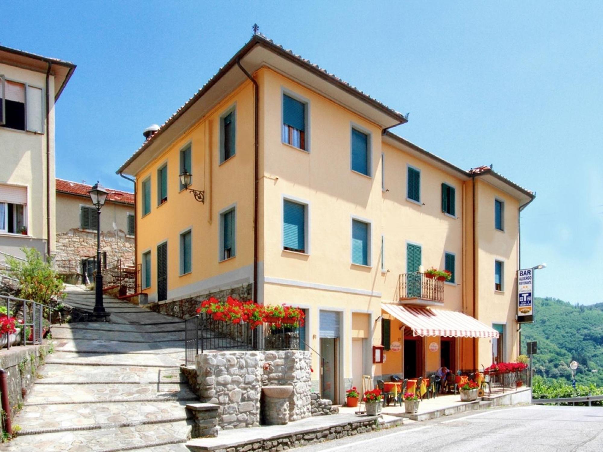 Amelia Hotel Momigno Екстериор снимка